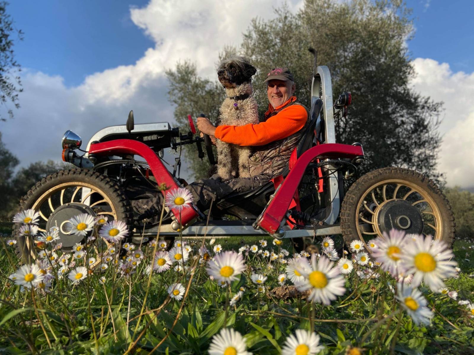 Véhicule adapté aux handicapés 