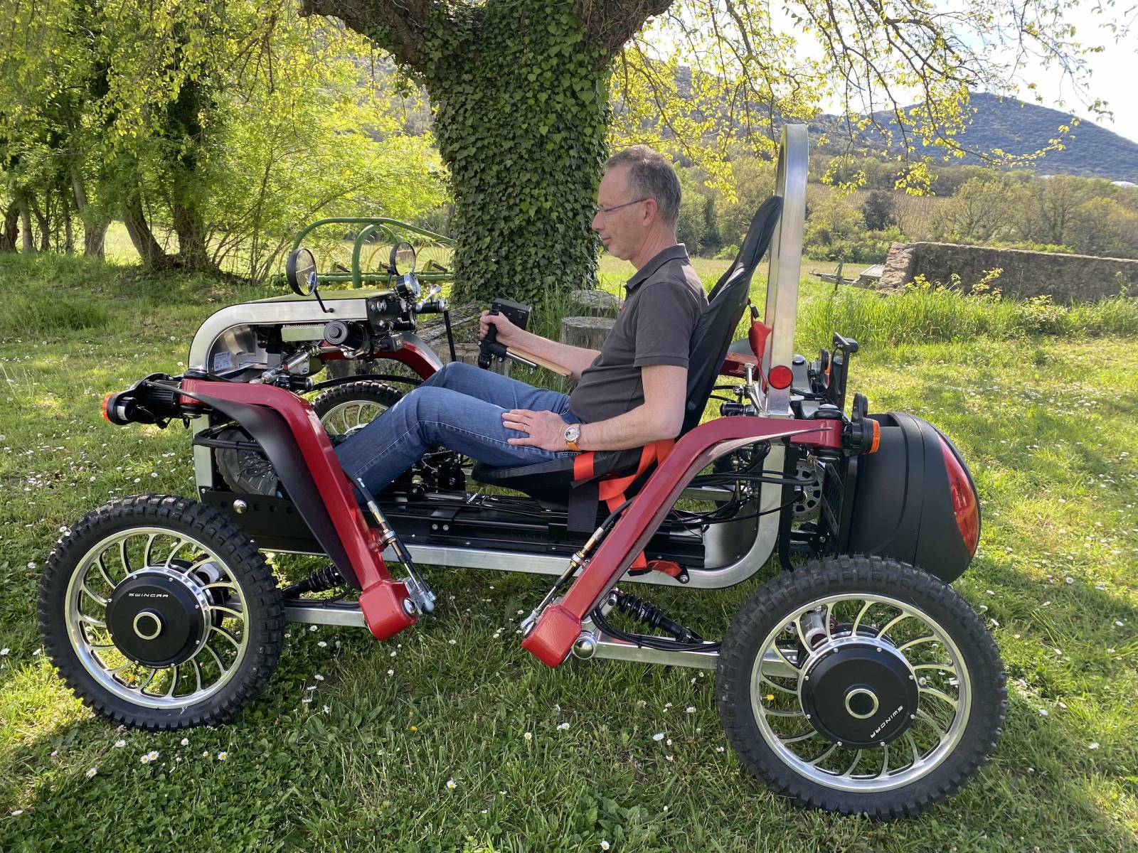 Fauteuil roulant tout-terrain électrique pour les handicapés 