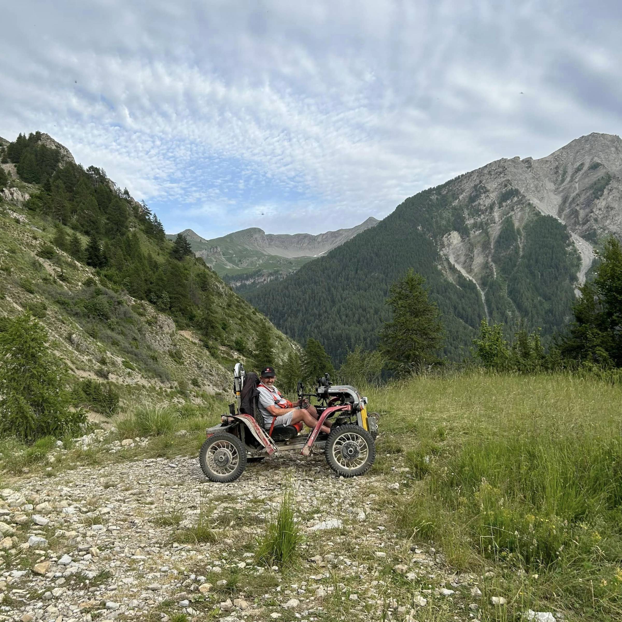 Personne handicapée retrouve à nouveau la liberté de sortir dans la nature grâce à Swincar