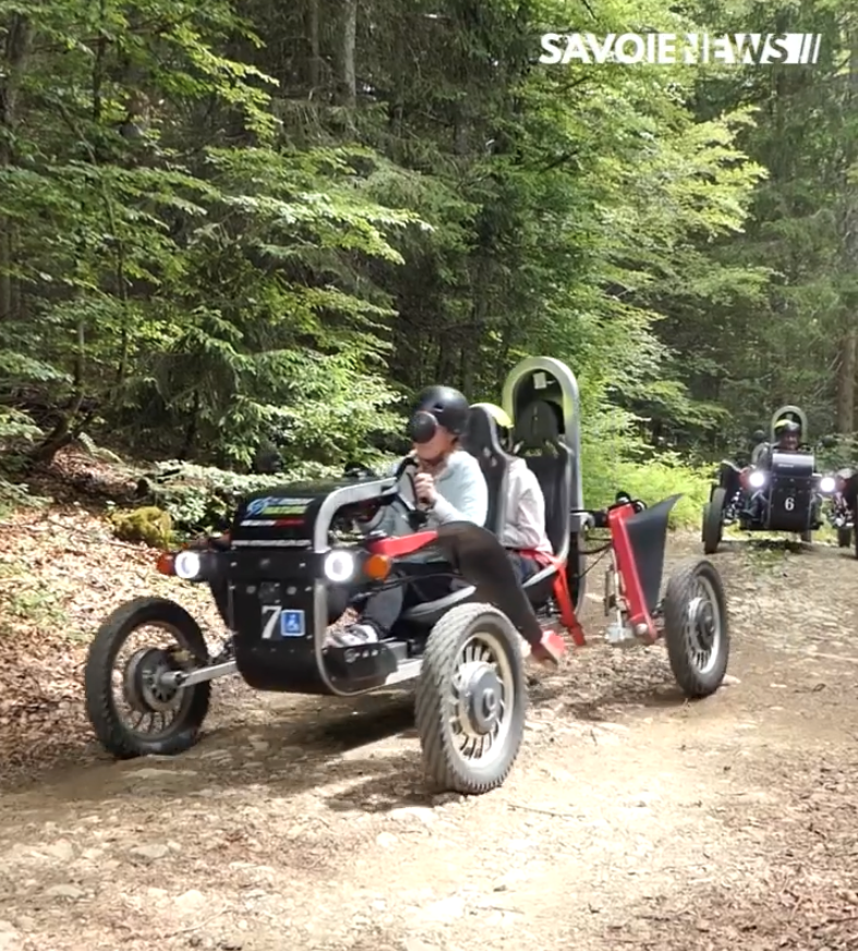 Sortie pour les jeunes autistes en véhicule tout-terrain électrique 