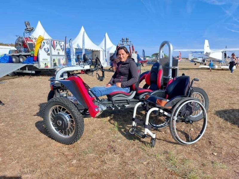 Fauteuil roulant tout-terrain électrique pour handicapés