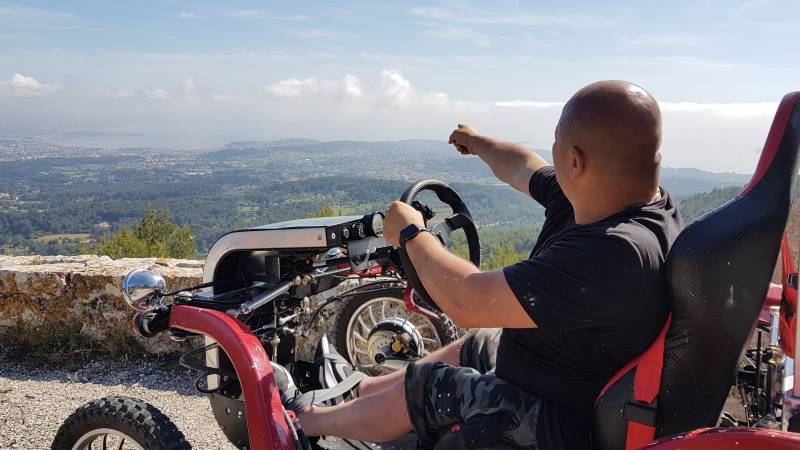 Voiture équipée tout terrain pour handicapé
