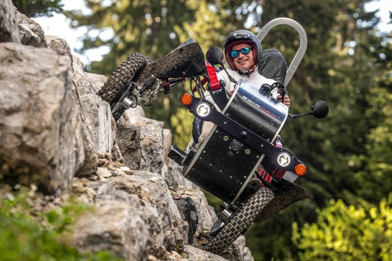 Swincar : un véhicule électrique tout-terrain 4x4 pendulaire fabriqué en France